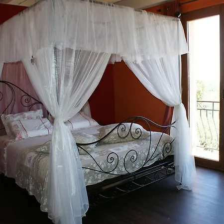 B&B 마스 라 마르셰트 4*